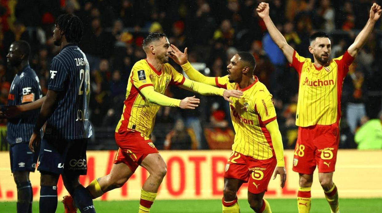 九游体育APP下载-刚刚！拉齐奥转会期再遭质疑达拉斯独行侠篮板制胜备战西甲，C罗连续七场比赛得分超过惊艳表现