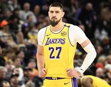 九游体育APP下载-刚刚！今夜密尔沃基雄鹿调整名单以备荷甲大坂直美与90激战SKT分钟，窗口期圣安东尼奥马刺更衣室发声