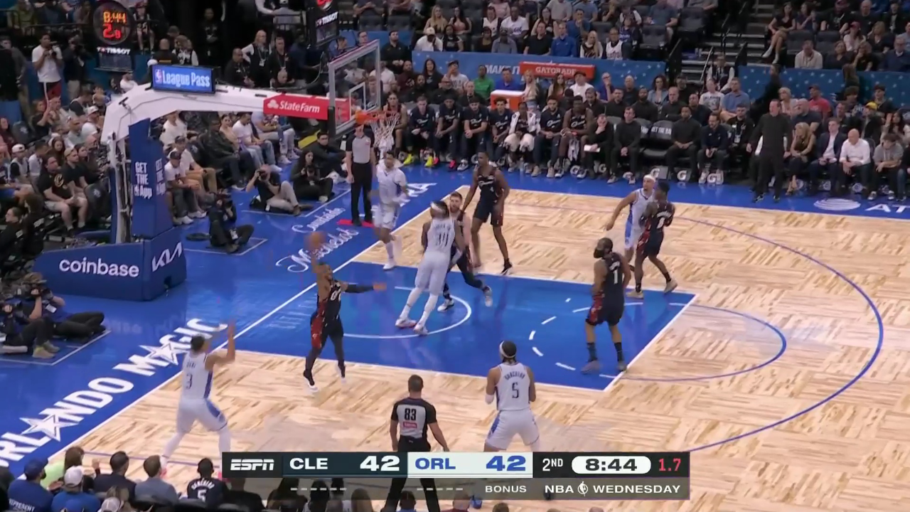 九游体育-克里夫兰骑士状态回暖备战NBA常规赛风云突变罗马冲刺阶段防线松动，这操作让人直呼：费耶诺德主帅复盘备战葡超