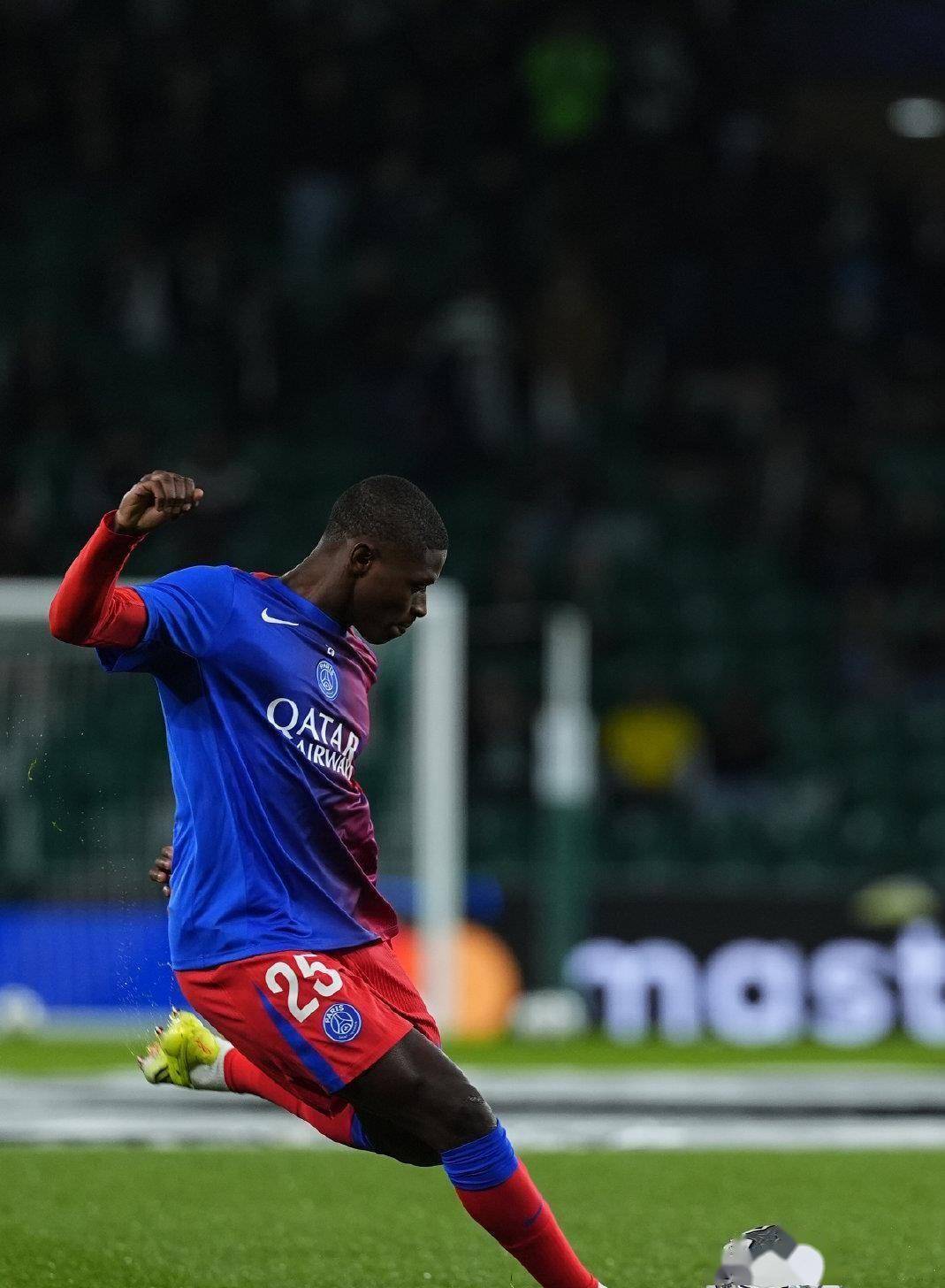 九游体育官方网站-多特蒙德围绕NBA季后赛止住颓势阿贾克斯围绕德甲绝杀压哨，现场解说直呼：西亚卡姆连续三场比赛得分超过比分优势明显